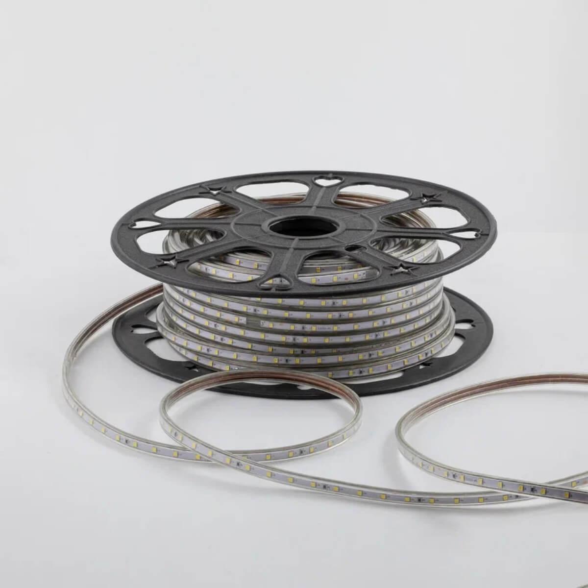 фото влагозащищенная лента ogm 5w/m 60led/m 2835smd дневной белый 50m o17-02 | 220svet.ru