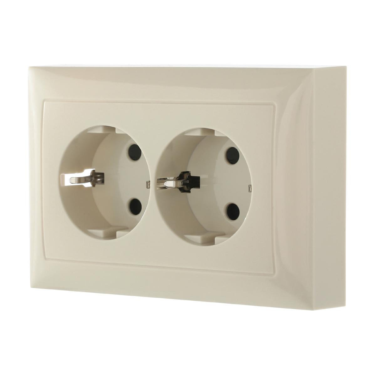 фото розетка lk studio двойная прямая с з/к, со шторками (бежевый) lk60 863701-1 | 220svet.ru