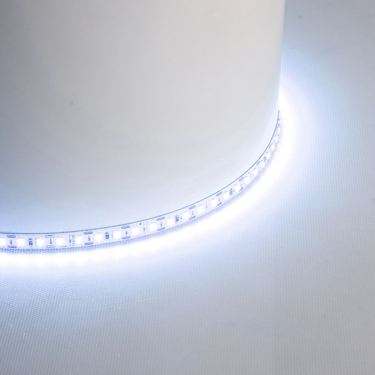 фото светодиодная лента feron 11w/m 120led/m 2835smd 6500к 5m свободный рез ls506 53059 | 220svet.ru